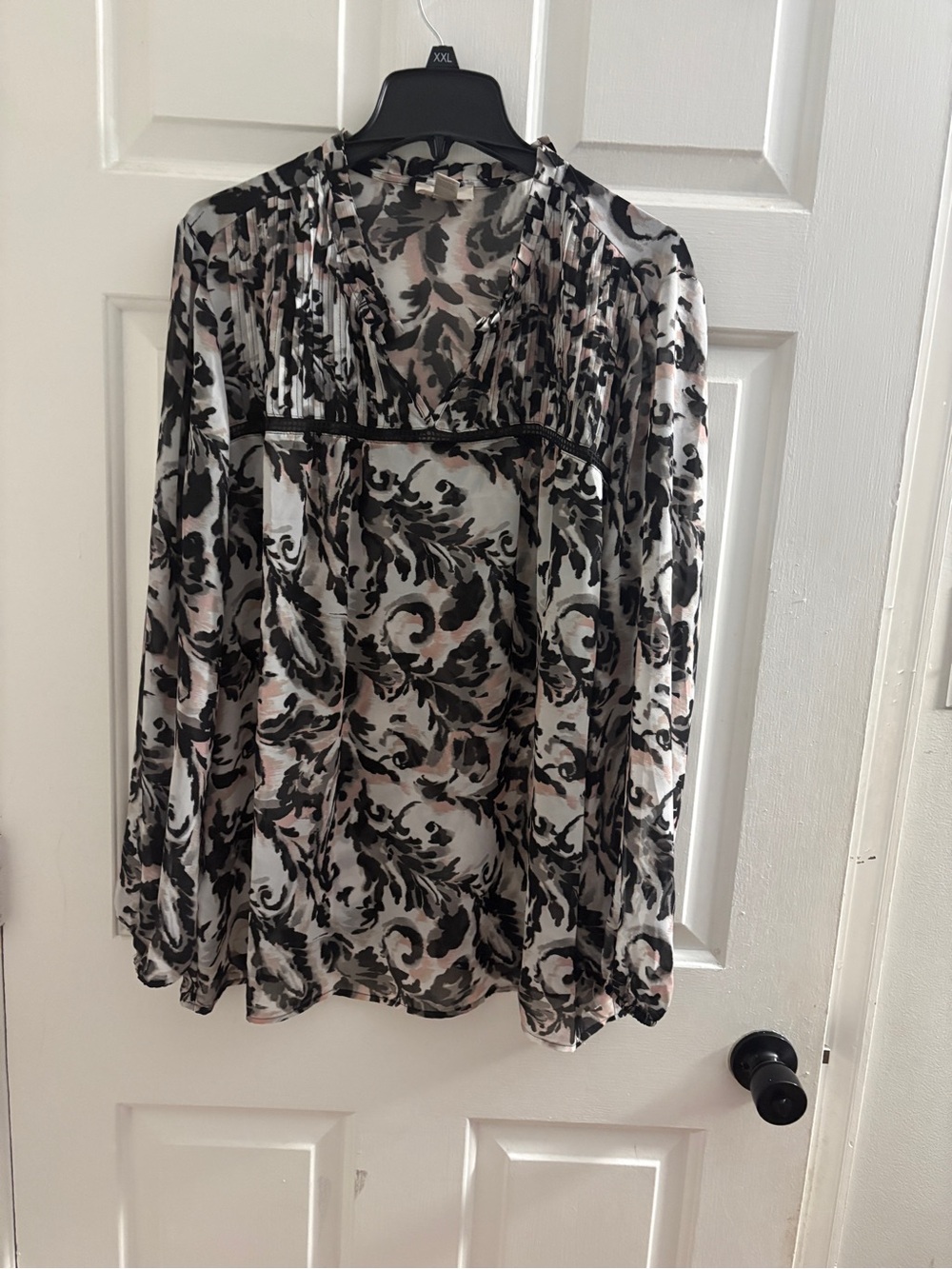 LOFT Black and White Floral V-Neck Blouse